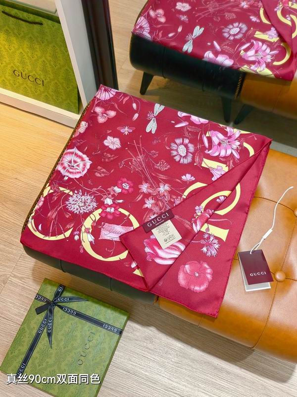 Gucci silk scarf hm06